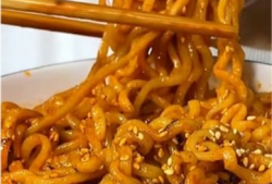 吃火鸡面视频,揭秘吃火鸡面背后的疯狂魅力